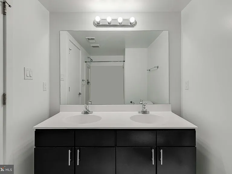 220 W George St #224 — Photo 19