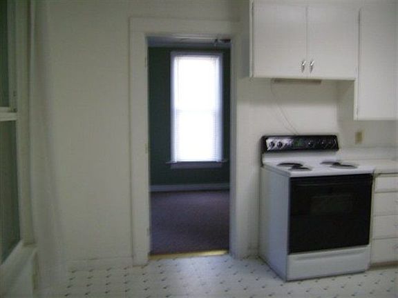 5th image of 322 Whitman St