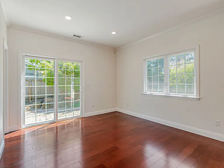 1070 Morningside Dr — Photo 17
