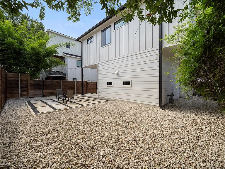 1306 E 3rd St #1 — Photo 39