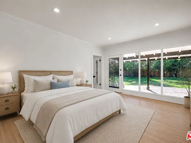 629 N Rexford Dr — Photo 17
