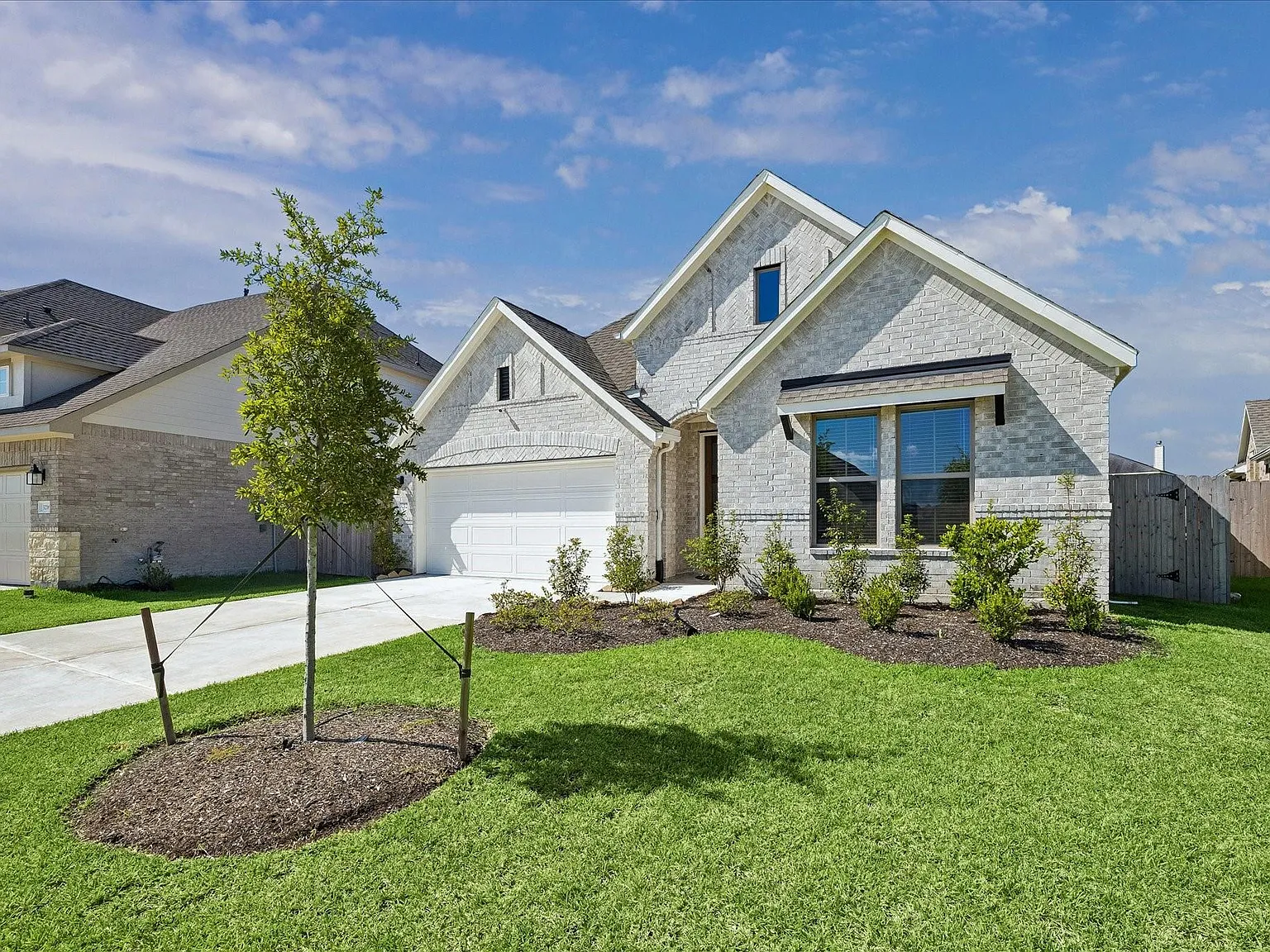 4 bed, 3.0 bath, 2750 sqft, $3,700 — Photo 2