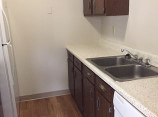 2060 Edgewood Rd NW APT 8, Cedar Rapids, IA 52405