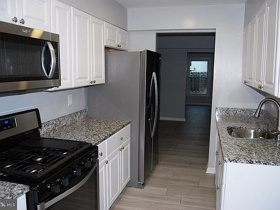 3rd image of 106 Autumn Hill Way