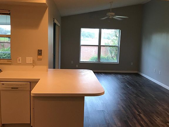 4th image of 8 Cypress Point Ct