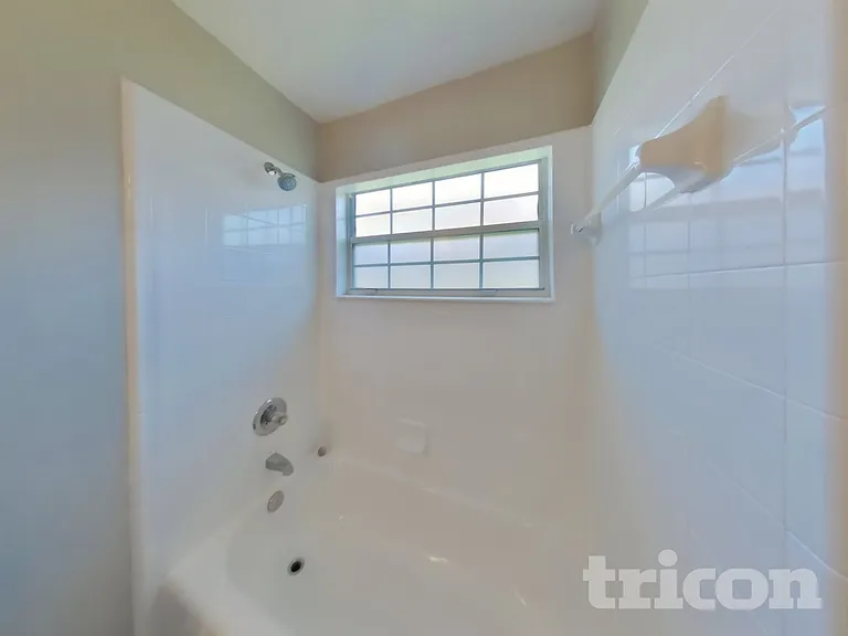 1552 Glen View St — Photo 16