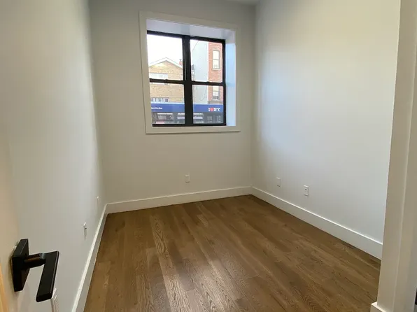 1334 Gates Avenue image 3 of 9