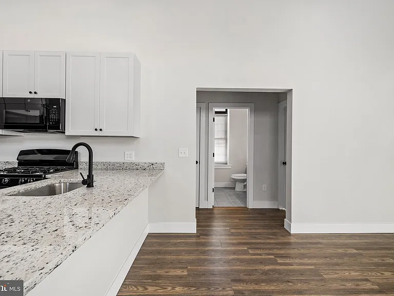 420 Chestnut St #2 — Photo 8