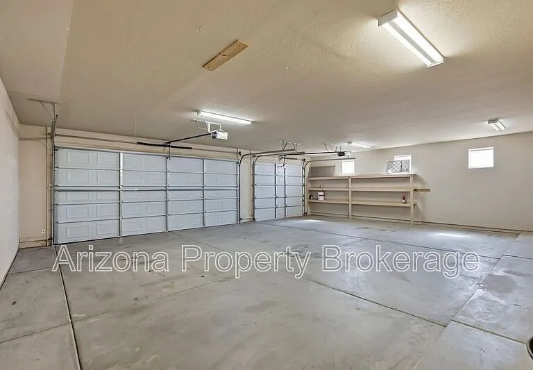 1933 W Tanya Trl — Photo 14