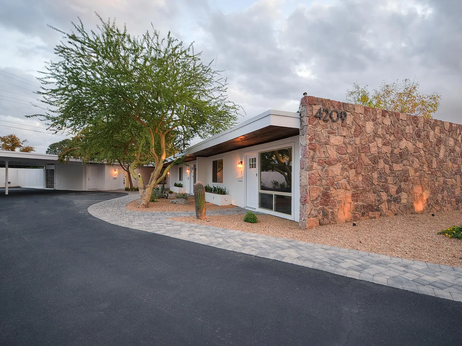 2 bed, 800 sqft, $1,835 — Photo 3