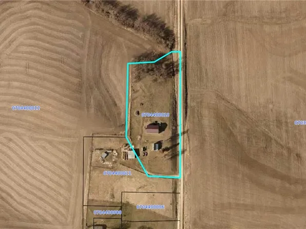 1679 Pinewood Ave, Menlo, IA 50164