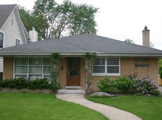 112 S William St, Mount Prospect, IL 60056