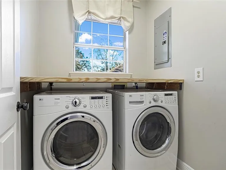 7033 Wynntree Dr — Photo 11