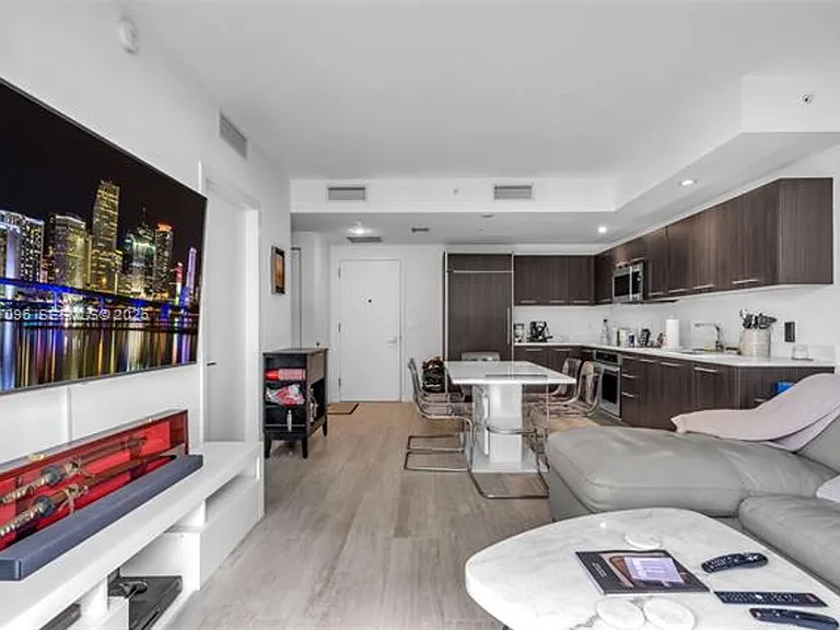 55 SW 9th St #CU-2407 — Photo 5