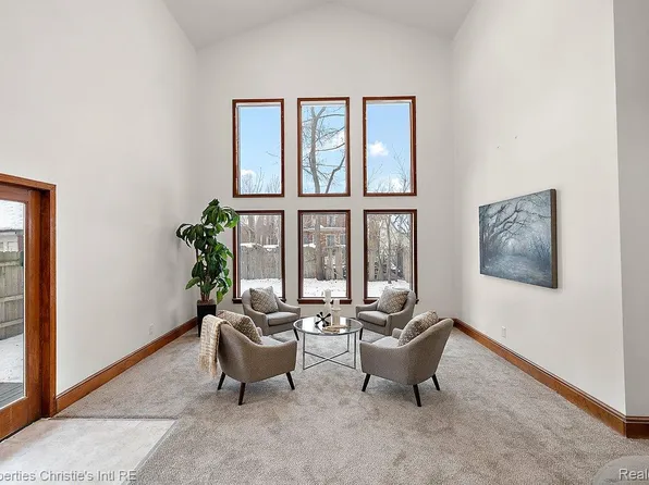 18645 Roselawn St, Detroit, MI 48221