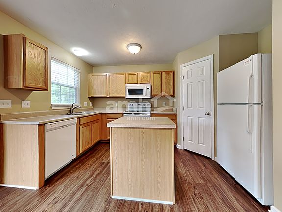 3rd image of 5743 Clemens Dr