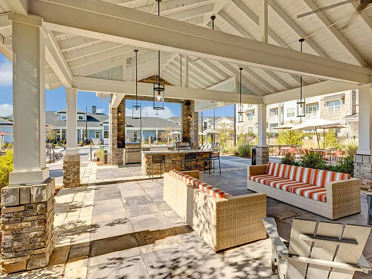 Outdoor Grill, Kitchen, and Lounge