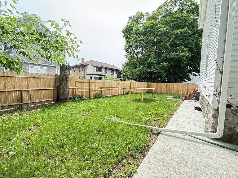 81 Alder St — Photo 15