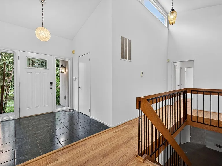9404 Woodington Dr — Photo 4