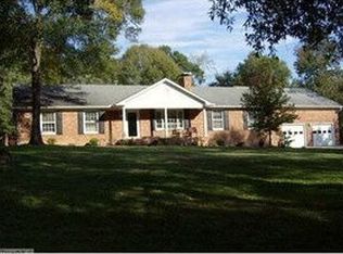 5705 Gatestone Dr, Greensboro, NC 27406