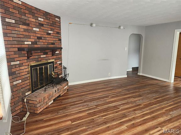 3rd image of 410 S Oak St