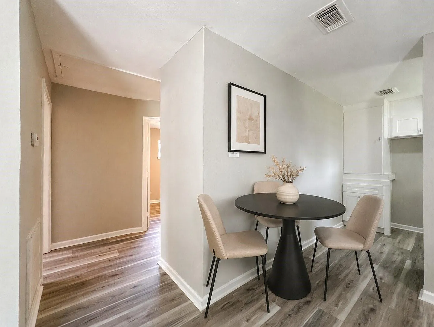 2 bed, 1.0 bath, 780 sqft, $1,150 — Photo 4