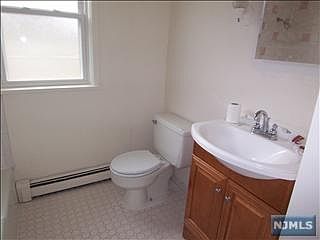 5th image of 221 Cedar Ln