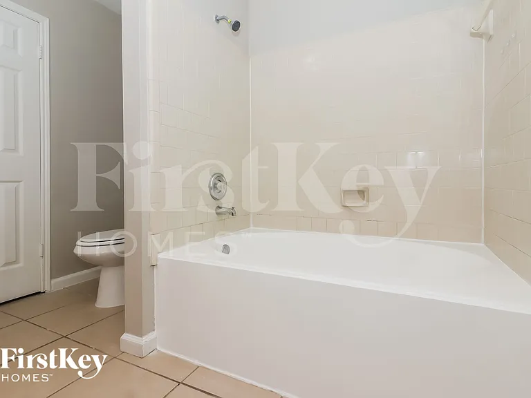 2106 Hazyknoll Ln — Photo 13