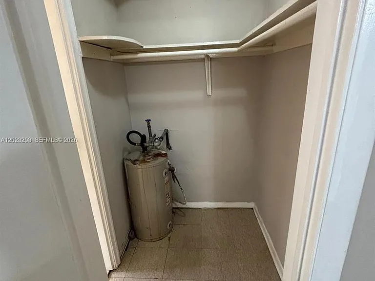 520 SW 4th St #11 — Photo 5