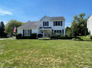642 Whitney Dr, Rochester Hills, MI 48307