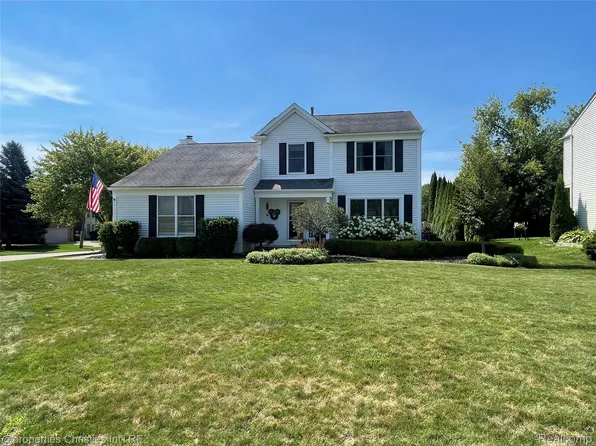 642 Whitney Dr, Rochester Hills, MI 48307