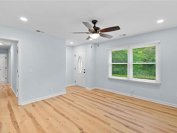 4th image of 1745 Rockbridge Rd NW