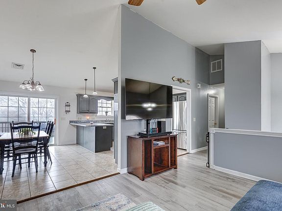 5th image of 15379 Summit Farm Dr