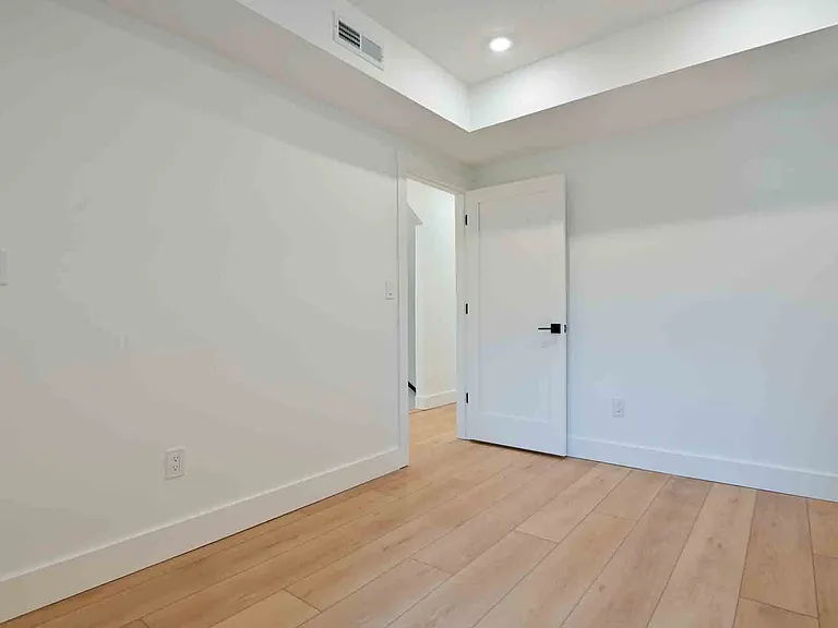 2641 4th St NE #2 — Photo 47