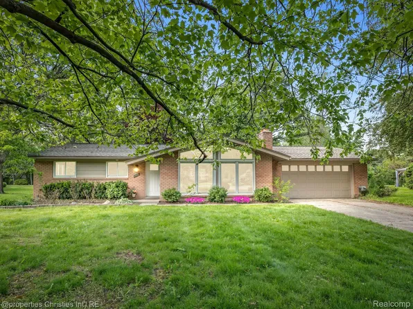 344 Kirk Lane Dr, Troy, MI 48084