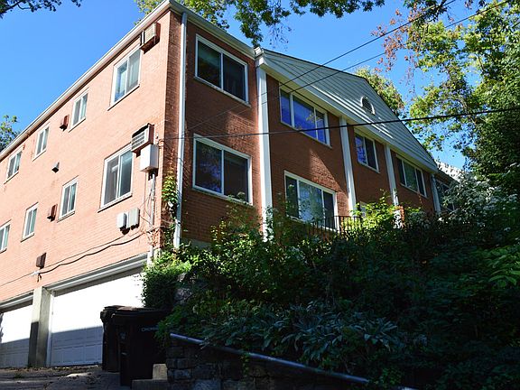 2nd image of 302 Oak St APT 1