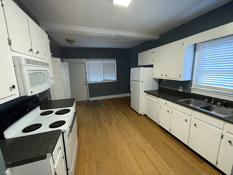 2153 Dauphin St — Photo 5