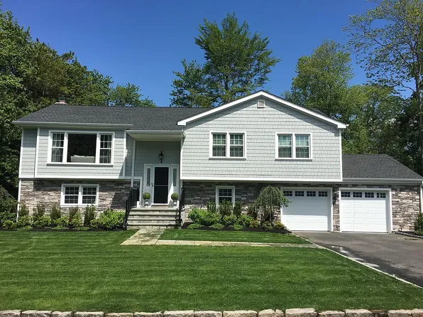 8 Pinebrook Dr, White Plains, NY 10605