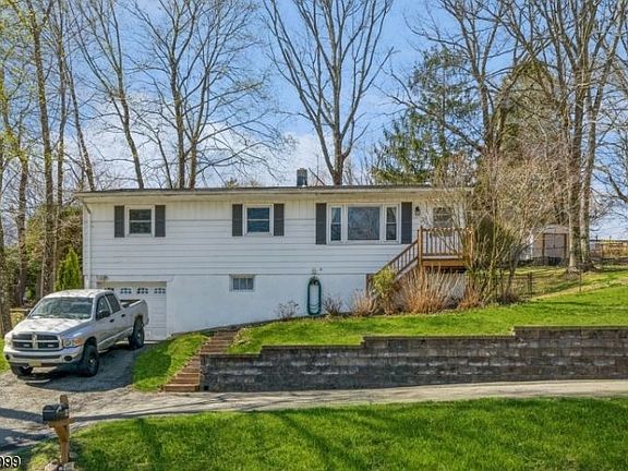 2nd image of 64 Brooklyn Rd