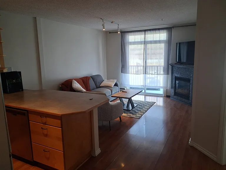 112 14th Ave SE #1 — Photo 4
