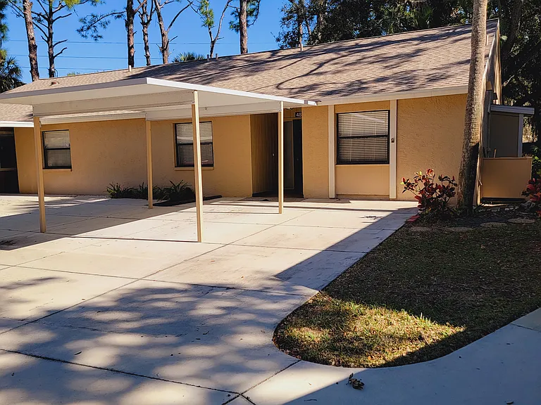 4863 Village Gardens Dr — Photo 1