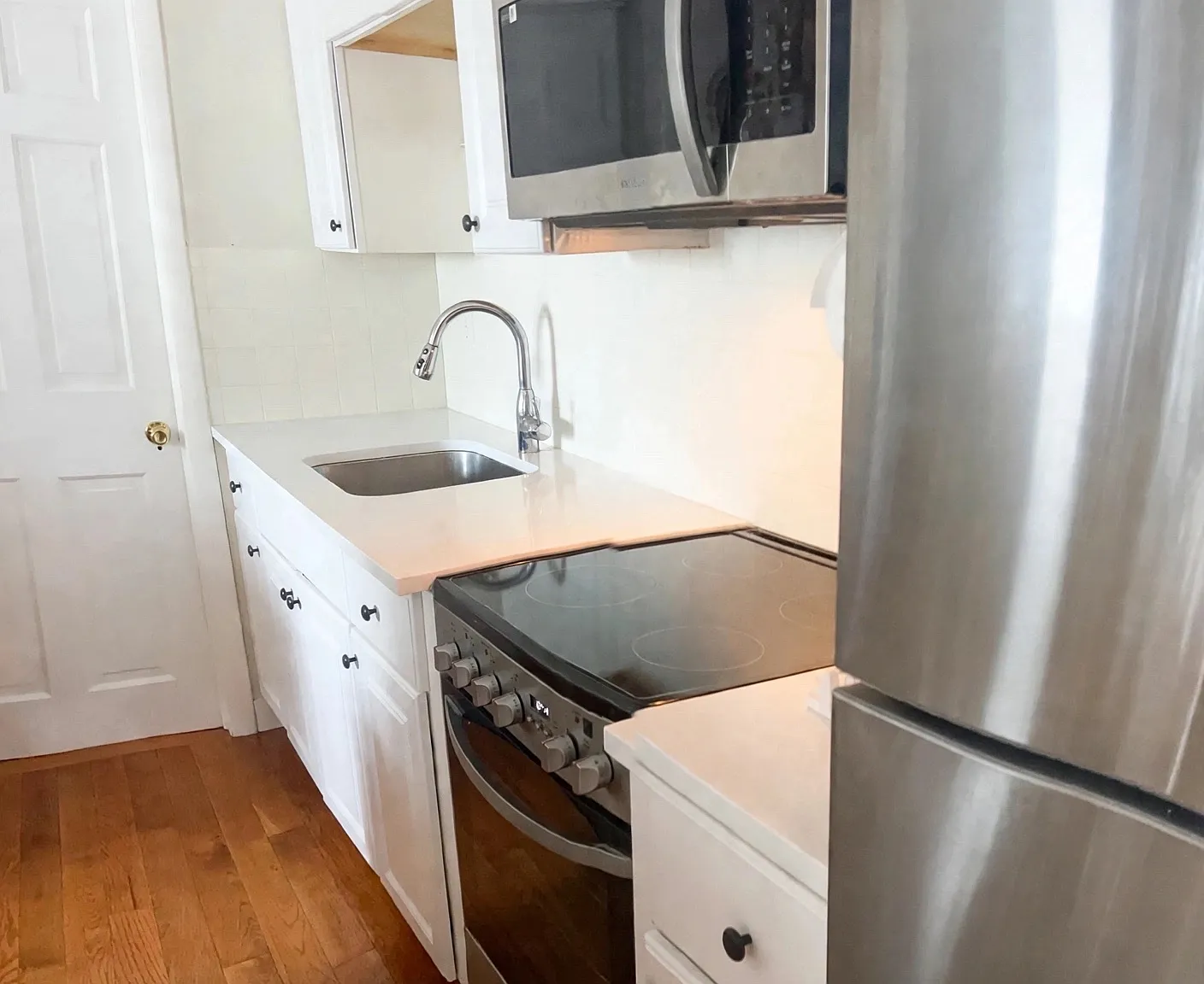 2 bed, 750 sqft, $2,700 — Photo 1