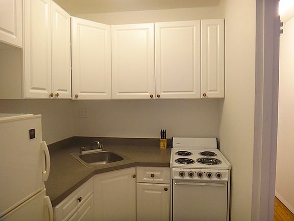 2nd image of 165 E 89th St APT 1H
