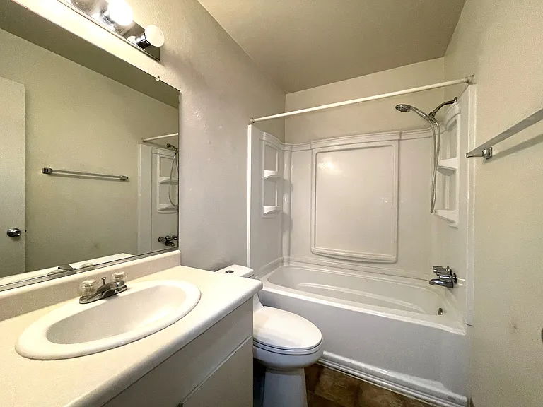 623 W 6th Ave #11 — Photo 9