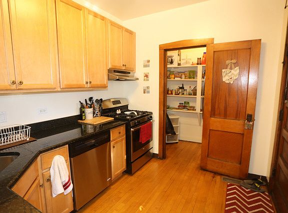 4th image of 3639 N Wolcott Ave #1