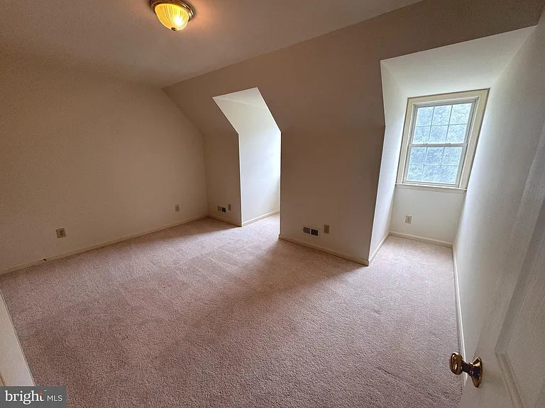 7423 Laura Ln — Photo 16