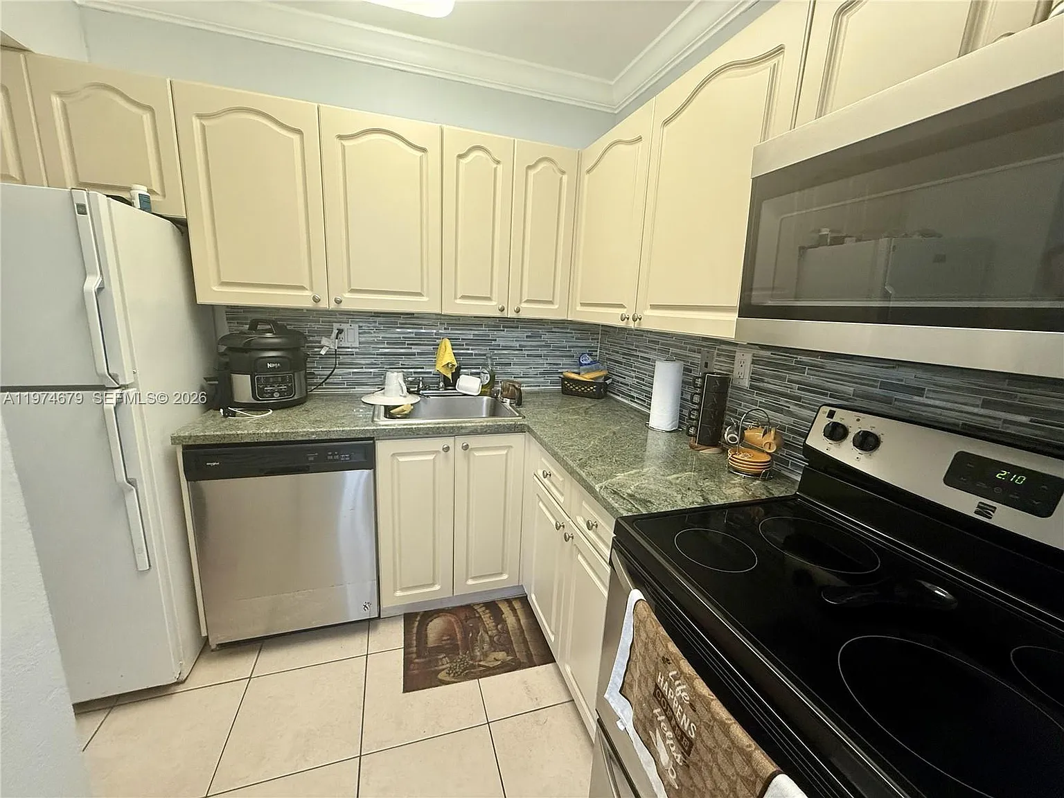 Nob Hill West Condo — Photo 2