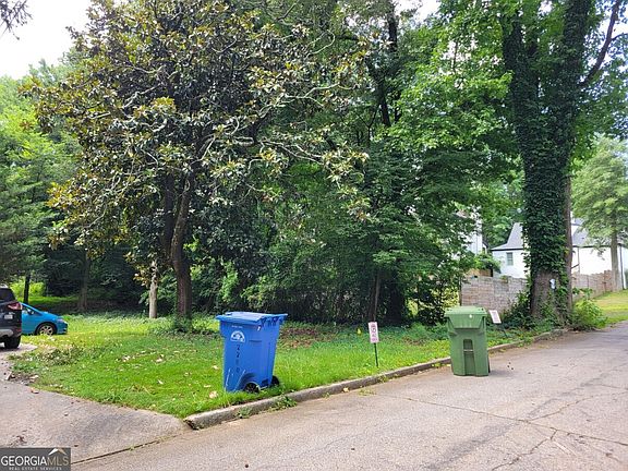 3rd image of 2284 Belvedere Ave SW