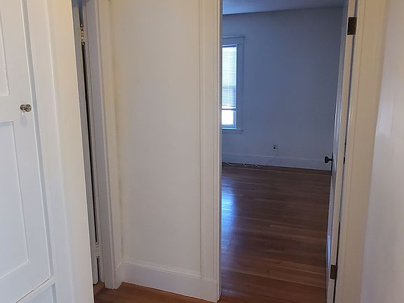 3rd image of 44 Hillsdale St #1