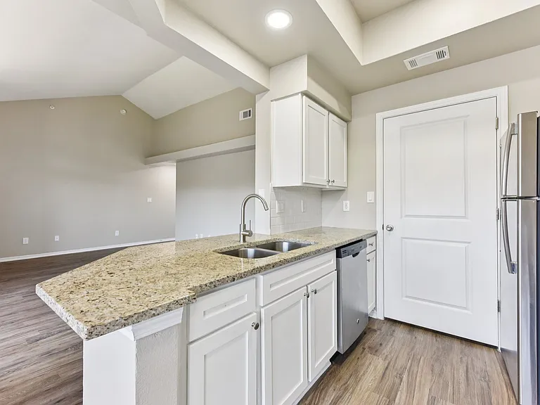 Waters Edge Apartment Homes — Photo 133